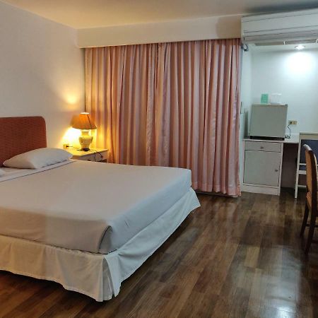 Lee Place Hotel Bangkok Exterior photo